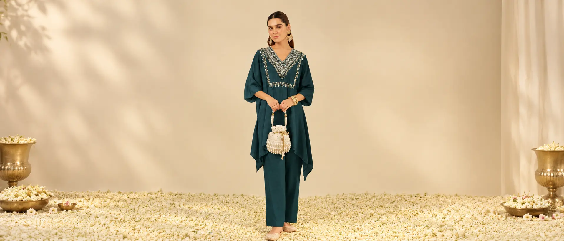 What Colour Bag Should You Carry With a Bright Outfit?
